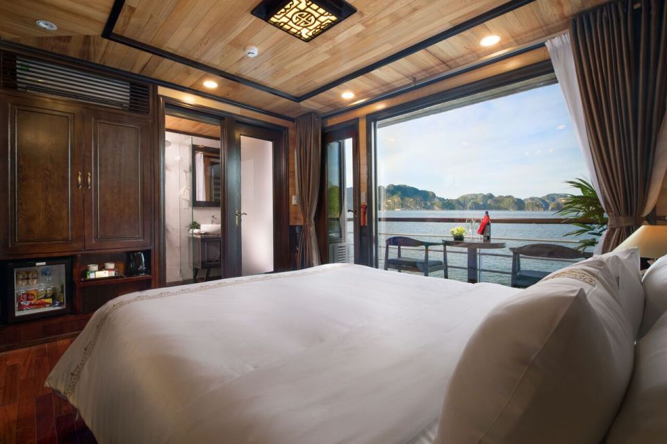 Ha Long & Lan Ha Bays: 2-Day Cruise with Meals & Kayaking - Bright Cave by bamboo boat: the closest thing to a real “wow” moment