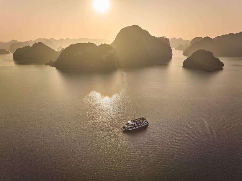 Hanoi: Halong Bay Cruise, Amazing Cave, Titov Island & Kayak - Sung Sot Cave: the limestone surprise that lives up to its name