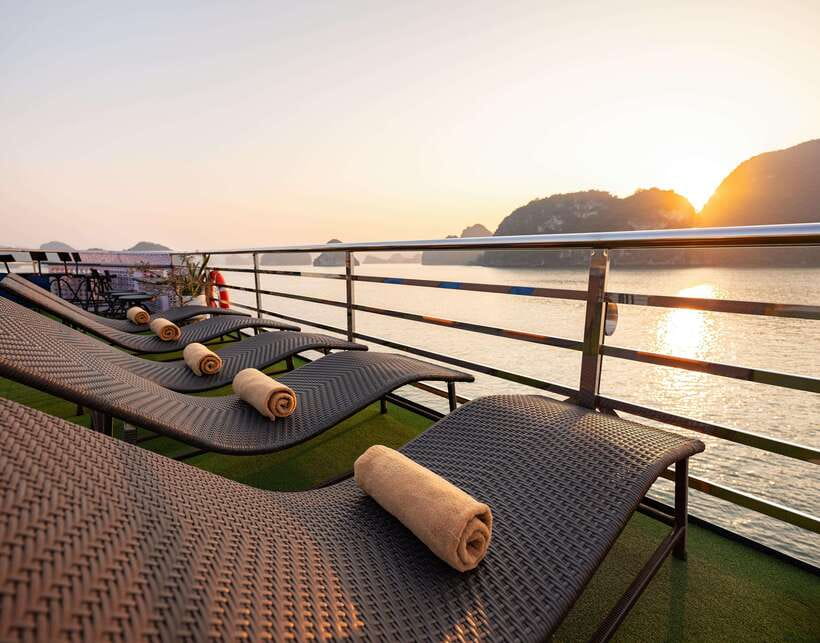 Hanoi: Halong Bay Cruise, Amazing Cave, Titov Island & Kayak - Sunset party back at the port: small details that make it feel special