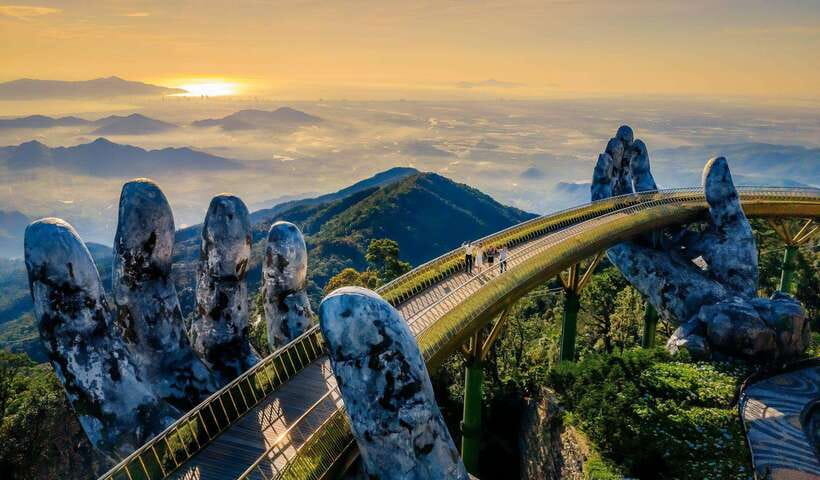 Hoi An/Da Nang: Golden Bridge and Ba Na Hill Tour - Morning pickup and the Suoi Mo cable car check-in window