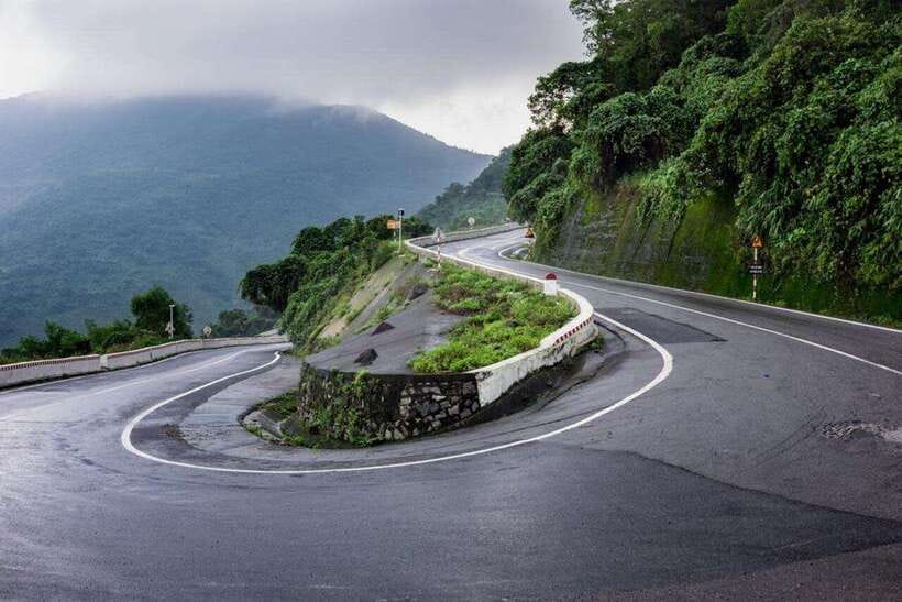 Hue: Easy Rider Tour via Hai Van Pass To/ From Hoi An - Hải Vân Pass: the sea-cloud climb with ocean views