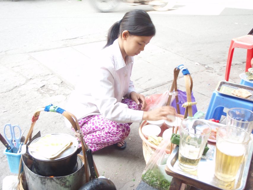 Street Food Tour Hanoi and Train Street Experience - The Train Street experience: French-era track meets everyday life